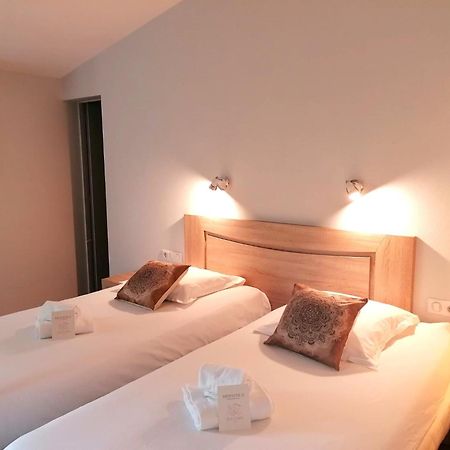 Hotel Platanes - Kb Hotel Group Etauliers ภายนอก รูปภาพ
