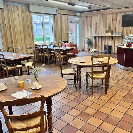 Hotel Platanes - Kb Hotel Group Etauliers ภายนอก รูปภาพ