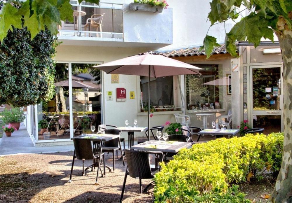 Hotel Platanes - Kb Hotel Group Etauliers ภายนอก รูปภาพ