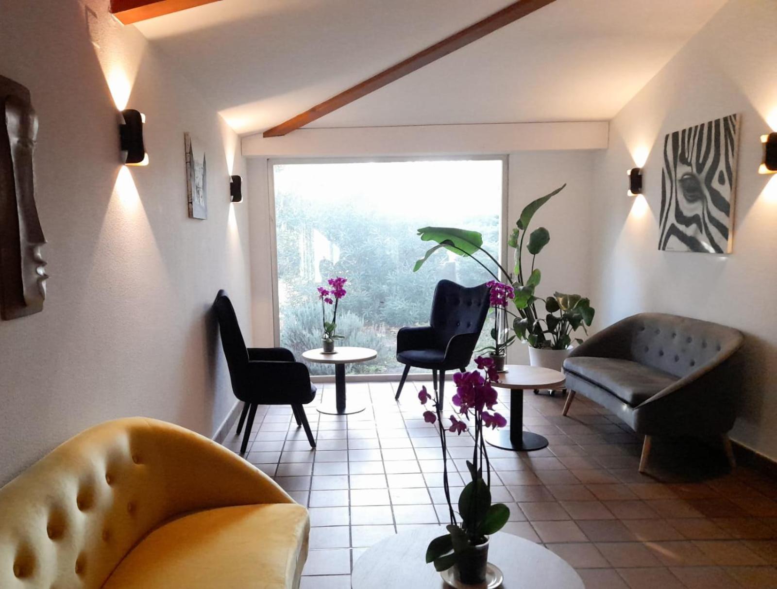 Hotel Platanes - Kb Hotel Group Etauliers ภายนอก รูปภาพ