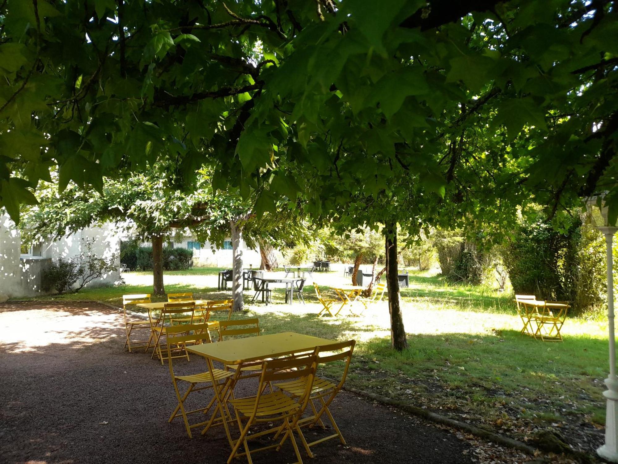 Hotel Platanes - Kb Hotel Group Etauliers ภายนอก รูปภาพ