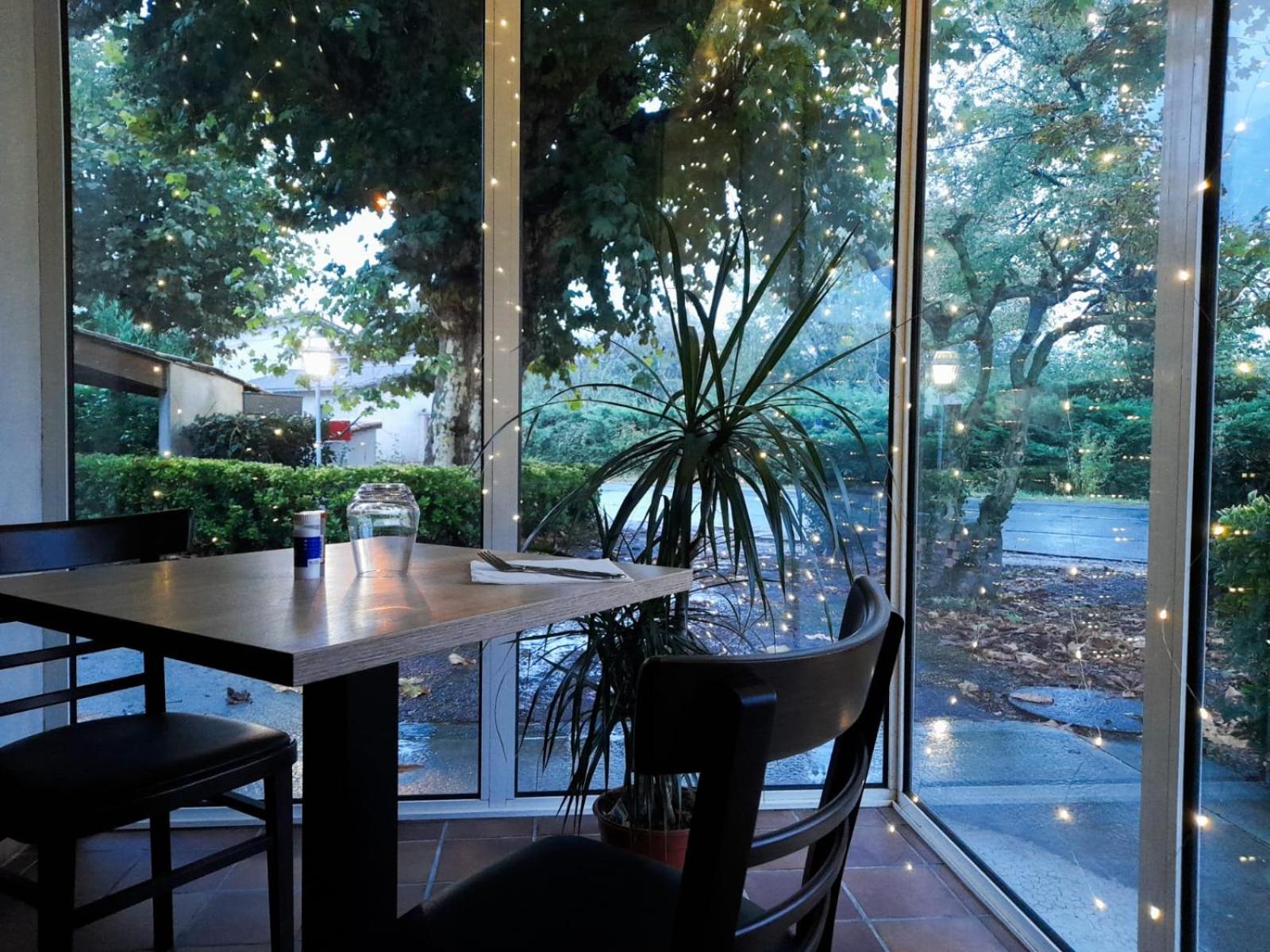 Hotel Platanes - Kb Hotel Group Etauliers ภายนอก รูปภาพ