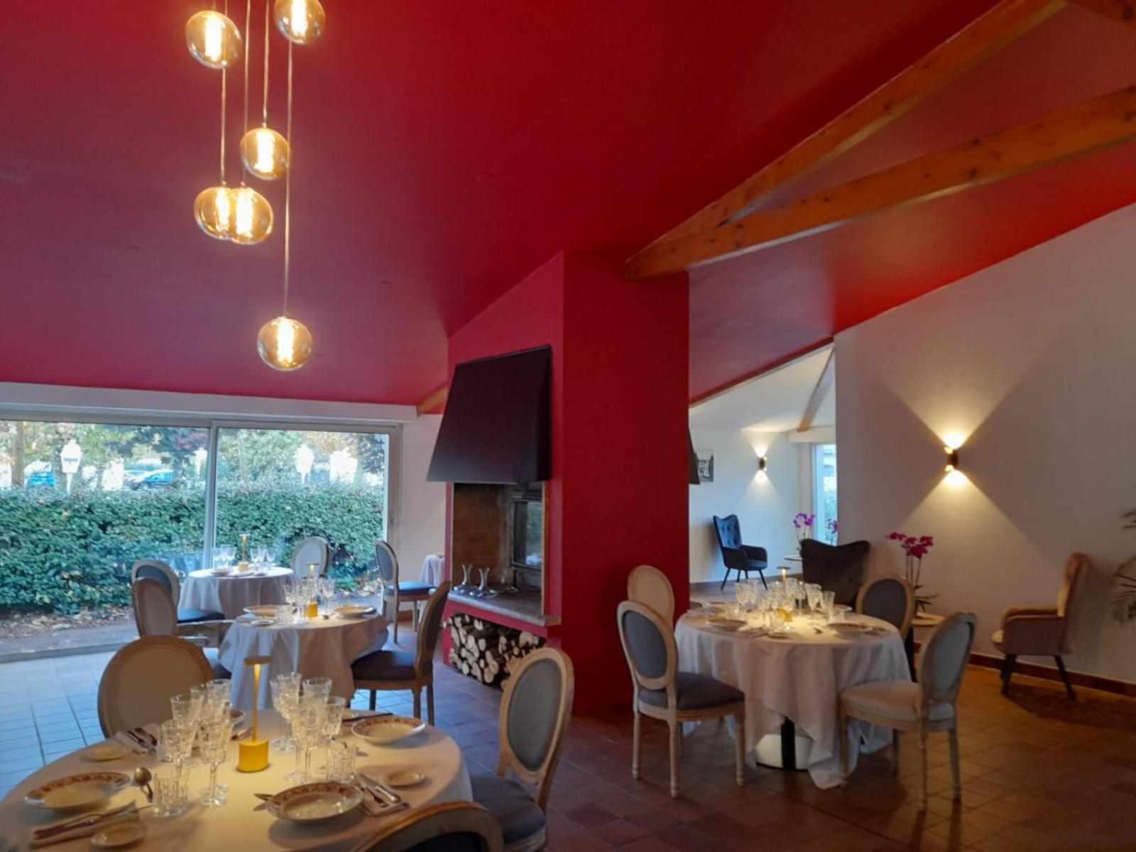 Hotel Platanes - Kb Hotel Group Etauliers ภายนอก รูปภาพ