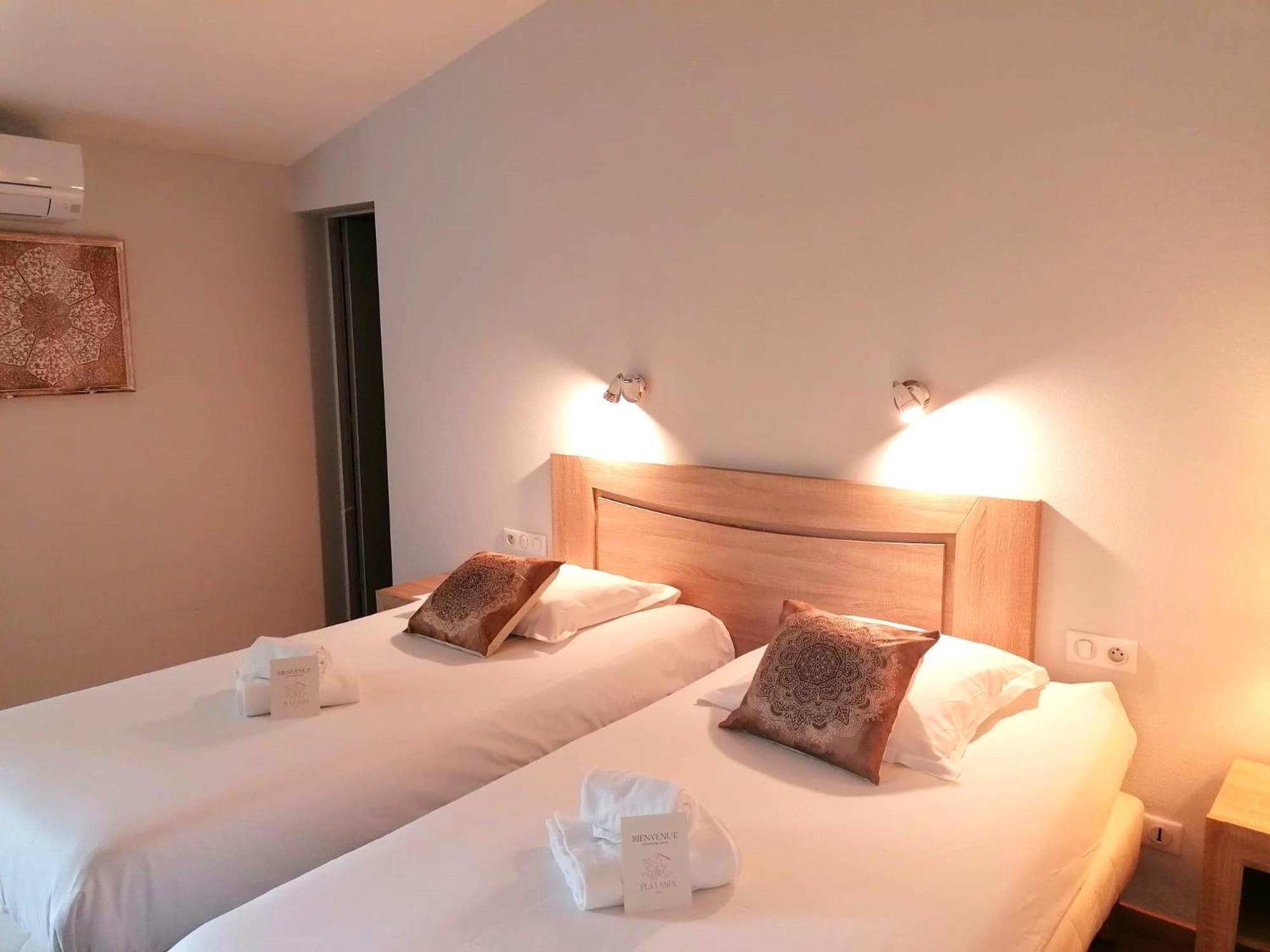 Hotel Platanes - Kb Hotel Group Etauliers ภายนอก รูปภาพ