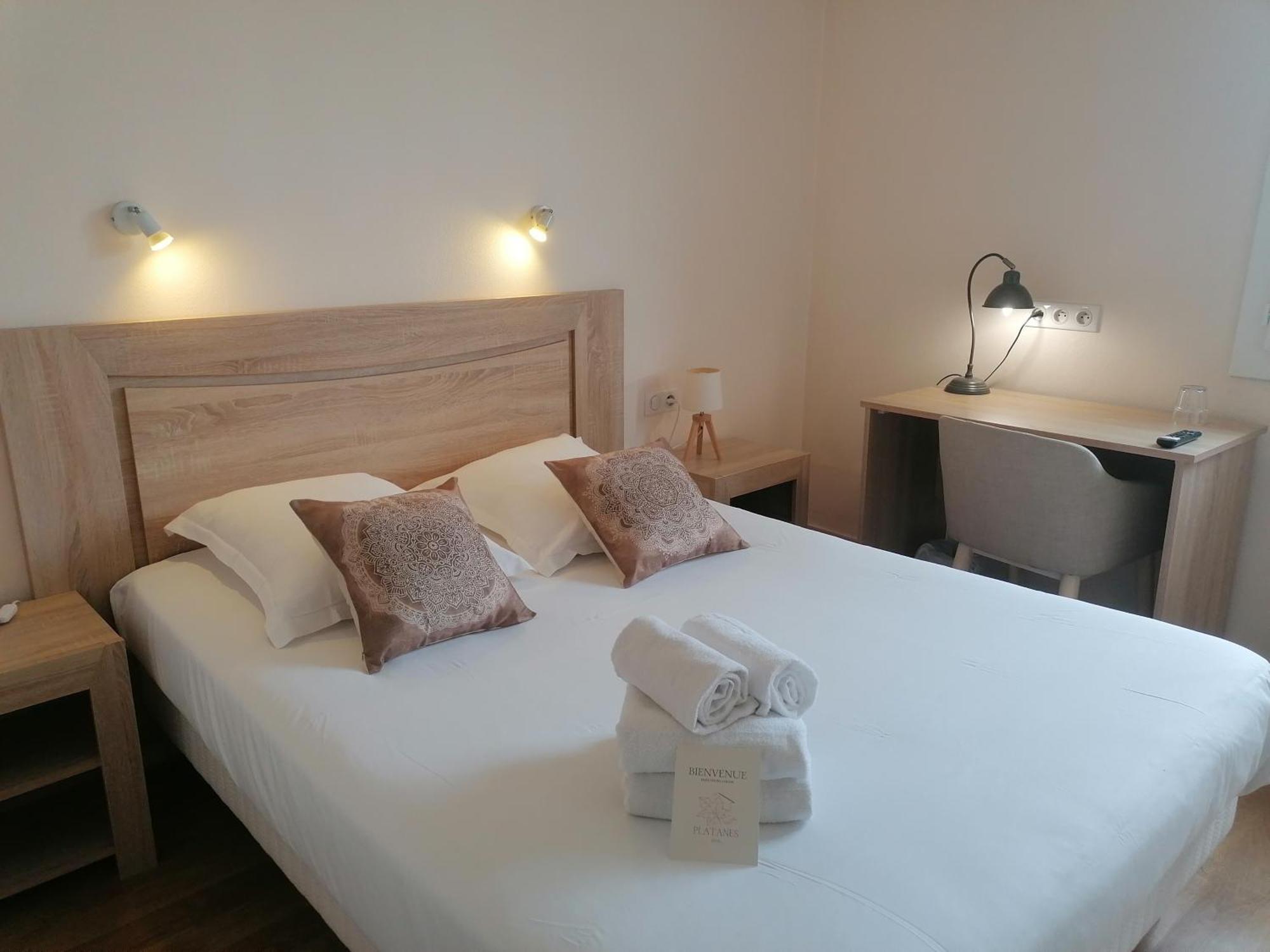 Hotel Platanes - Kb Hotel Group Etauliers ภายนอก รูปภาพ