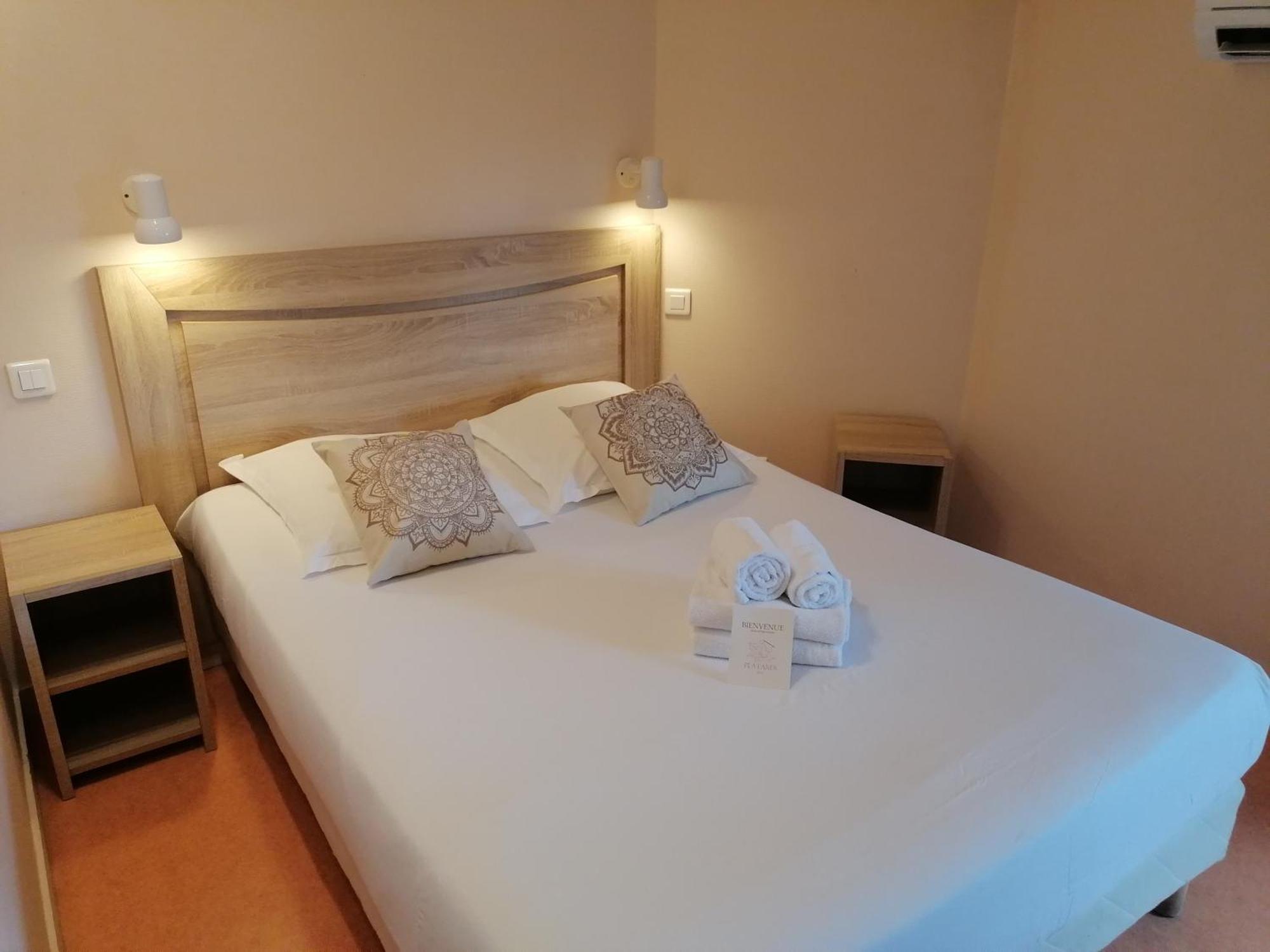 Hotel Platanes - Kb Hotel Group Etauliers ภายนอก รูปภาพ