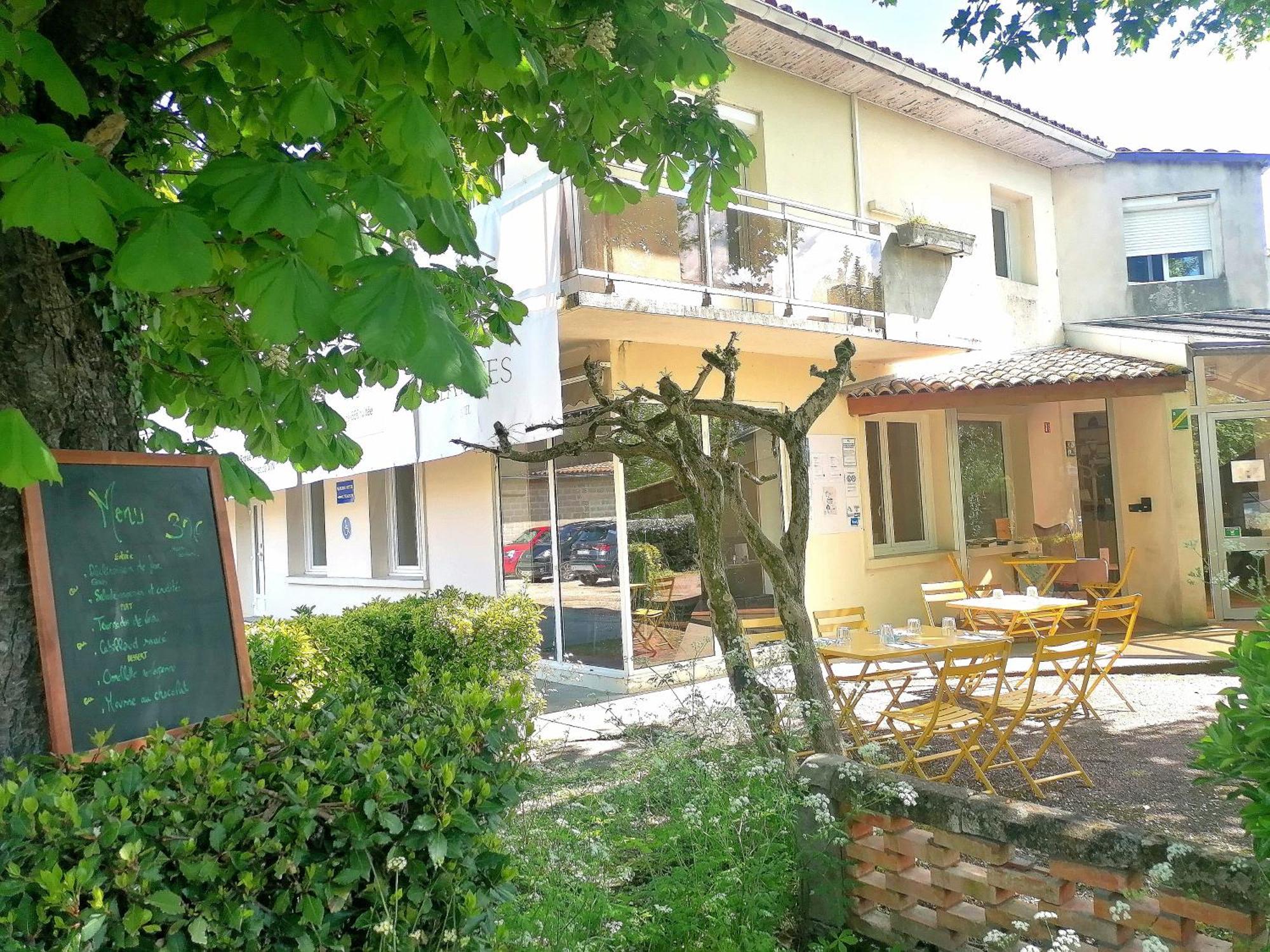 Hotel Platanes - Kb Hotel Group Etauliers ภายนอก รูปภาพ