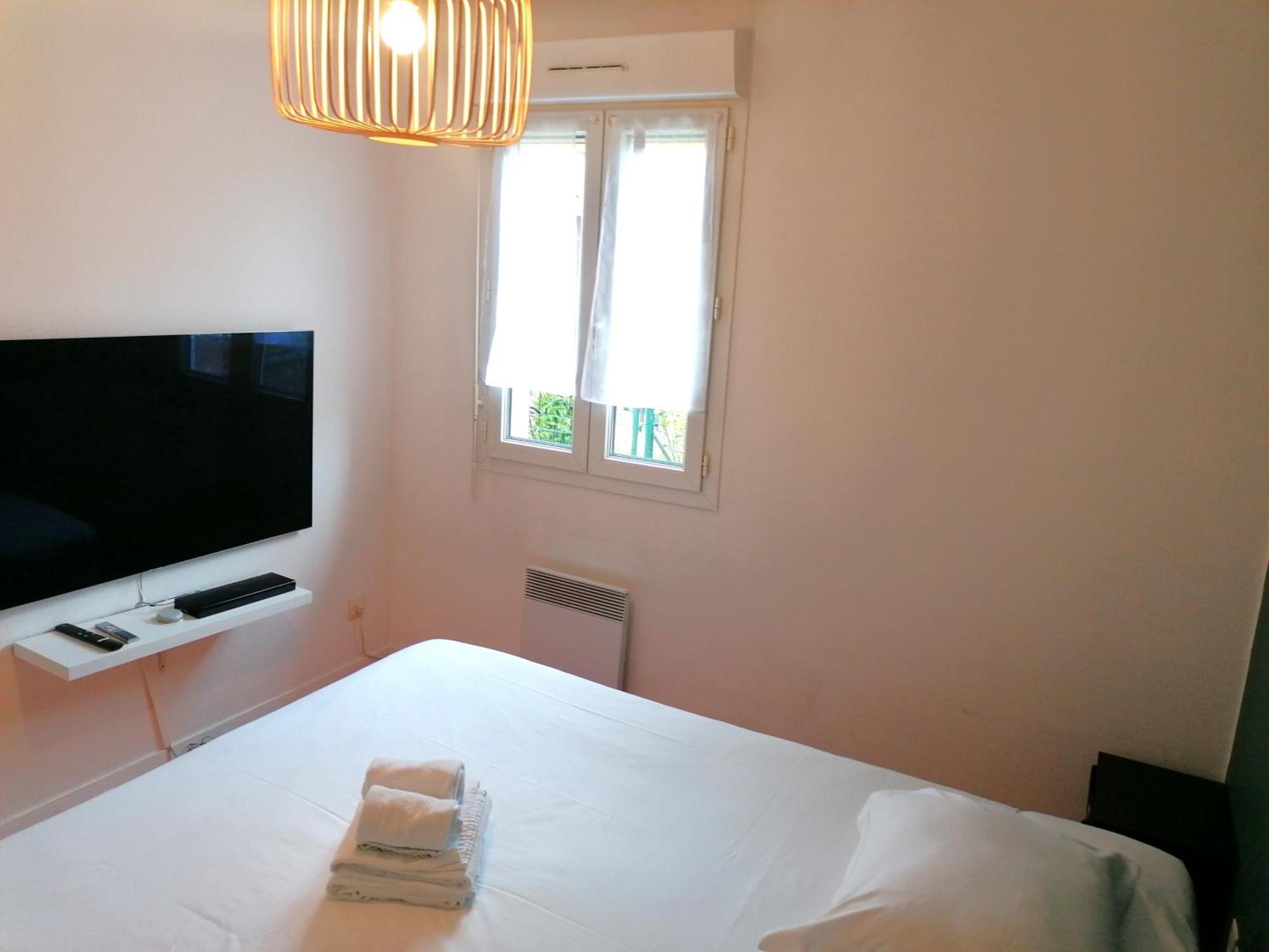 Hotel Platanes - Kb Hotel Group Etauliers ภายนอก รูปภาพ