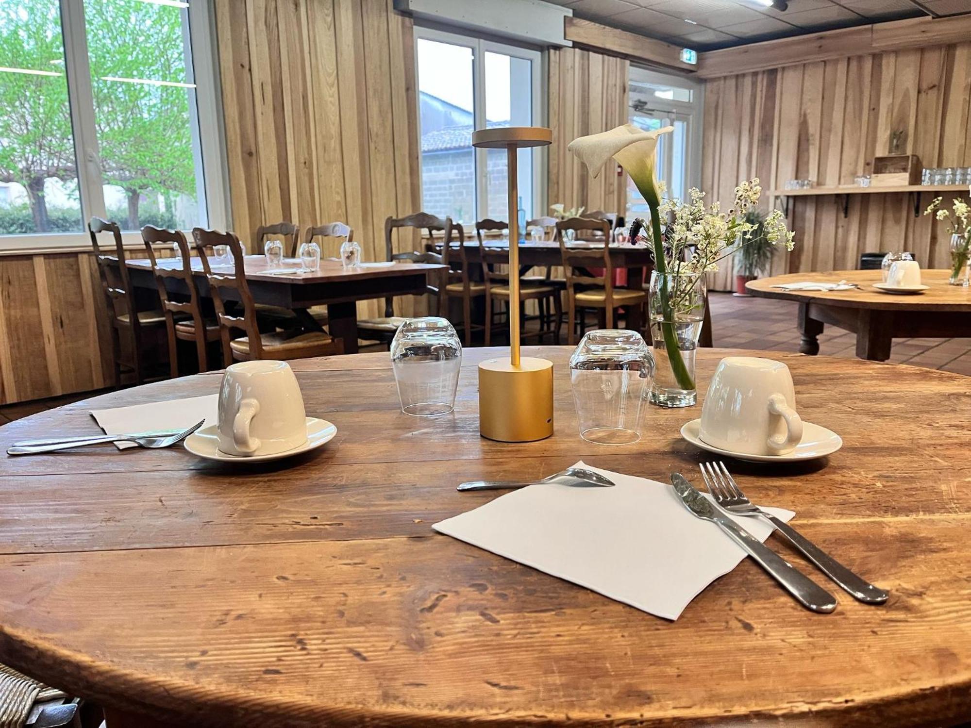 Hotel Platanes - Kb Hotel Group Etauliers ภายนอก รูปภาพ