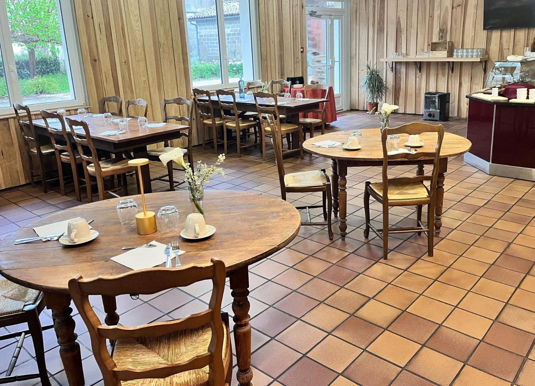 Hotel Platanes - Kb Hotel Group Etauliers ภายนอก รูปภาพ